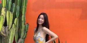 【EV女孩】80年代玉女寫真再臨？「張菁菁」黑色比基尼清純不失性感，粉絲猛讚：太美了！