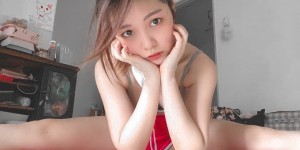 【EV女孩】大馬正妹「瑋兒」陽台做瑜伽，「渾圓雪乳」半塊溢出風景宜人，網友直呼：鄰居天天偷看