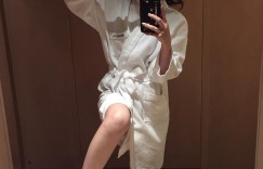 【EV女孩】「聖乳峰」壓境！素人正妹自備「白嫩美乳」橫掃世界各地， 竟成最美移動風景