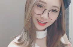 【EV女孩】亞洲大學高顏值女神！「神正女同學」嫩白長腿超吸睛，上圍還有兇猛突起！