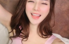 【EV女孩】捕獲超正「魚販正妹」 劉芃芃，低胸背心大露深溝 真的是市場最美風景…