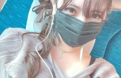 【EV女孩】21歲「清純女大生」大眼水汪汪，沙灘彎腰露「雪白巨乳」份量也好大！